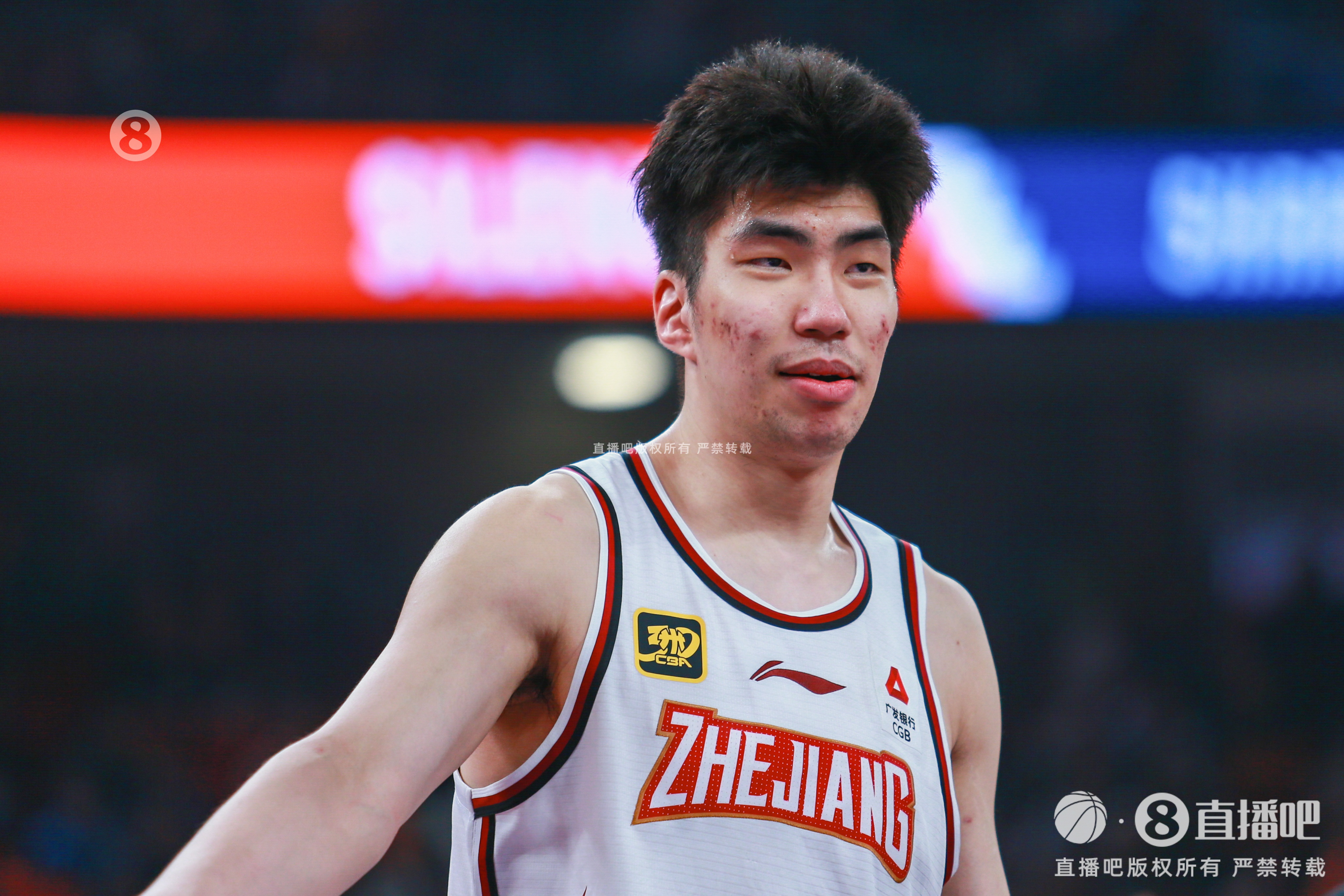 效率極高！余嘉豪8中8貢獻(xiàn)20分7板 罰球5中4